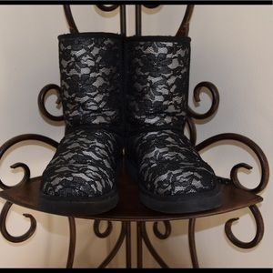 Black Lace Ugg’s Size 10